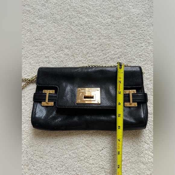 Michael Kors black leather shoulder bag with gold chain and hardware - Picture 4 of 16
